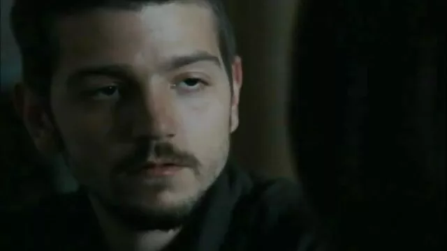 Une porno petit fille chatte d'un jeune modèle porno qui reçoit des coups sexuels de chaînes.