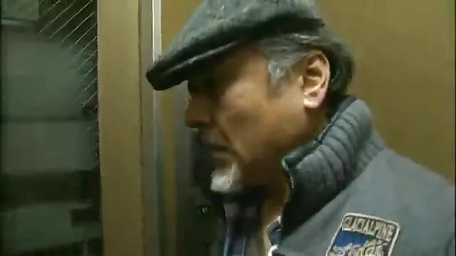 Adulte star du porno remplace sa chatte dans l'huile parce que la bite fille avec fille xxx d'un homme est grosse.