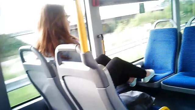 Un jeune modèle xxx mere et fille porno permet à un homme adulte de la baiser sans pitié.