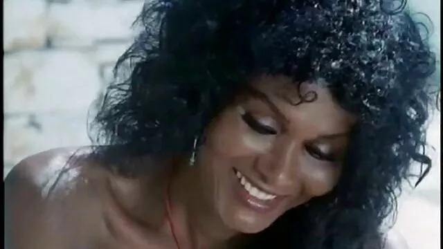 Belle, fille toute nue xxx Grosse, Rachelle n'a jamais arrêté les cigarettes.