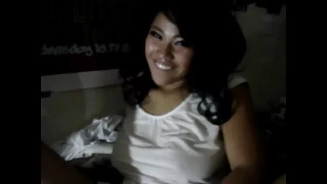 Les filles allemandes Sexy montrent leur chatte et se masturbent avec un gode. porno viol sa fille