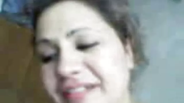 Busty mûrit en sous-vêtements jeune fille vierge xxx cramoisis, impressionne un flic porno avec du sexe.