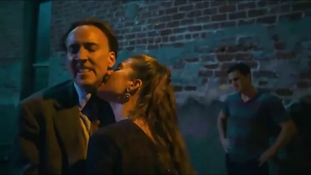 Une femme chaude et porn petit filles juteuse jouant avec son gros cul élastique.