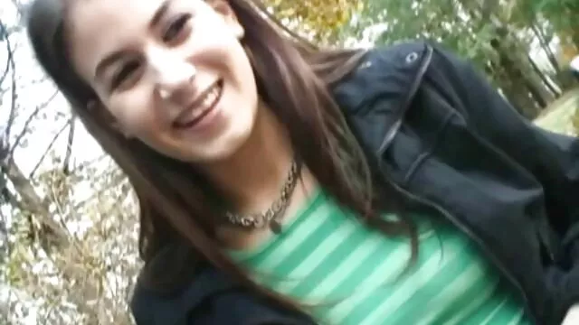 Chaude salope blonde ouvre femme porno avec cheval son trou anal bien