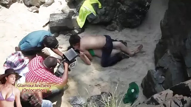 Plantureuse noir entre fille xxx femme avec rose L. et la gorge travail pour deux hommes envie