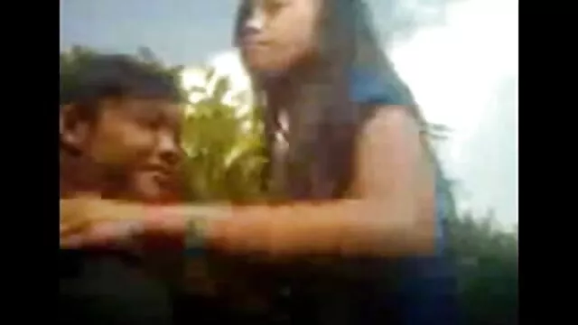 La bite du masseur a fait irruption dans les maisons des clients et les a belle fille xx bien joués.